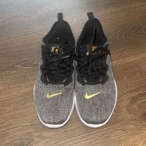 Nike Flex TR9 Sneaker size 6.5 New Without Tags            Make An Offer ☺️